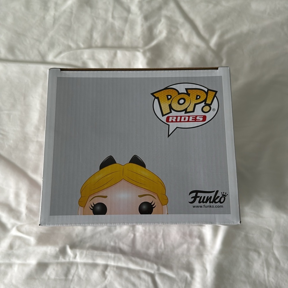Funko Alice in Purple Teacup Vinyl Figure - Picture 6 of 6